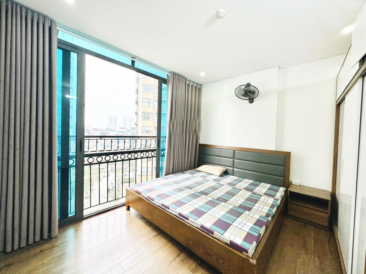 Chính chủ cho thuê căn hộ full đồ tủ lạnh , máy giặt, ngay Trung Tâm Mỹ Đình